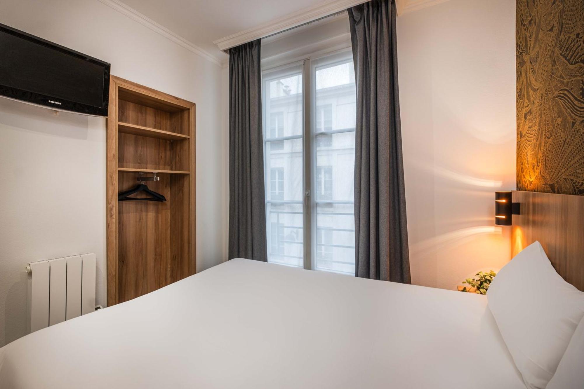 Hotel Daval Paris Bagian luar foto