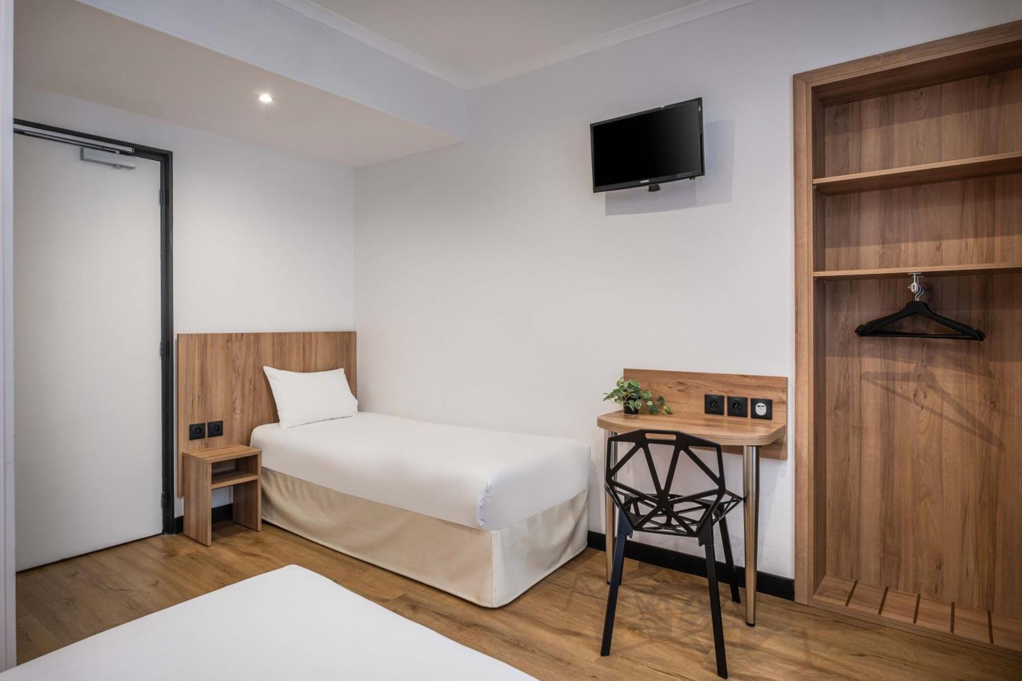 Hotel Daval Paris Bagian luar foto
