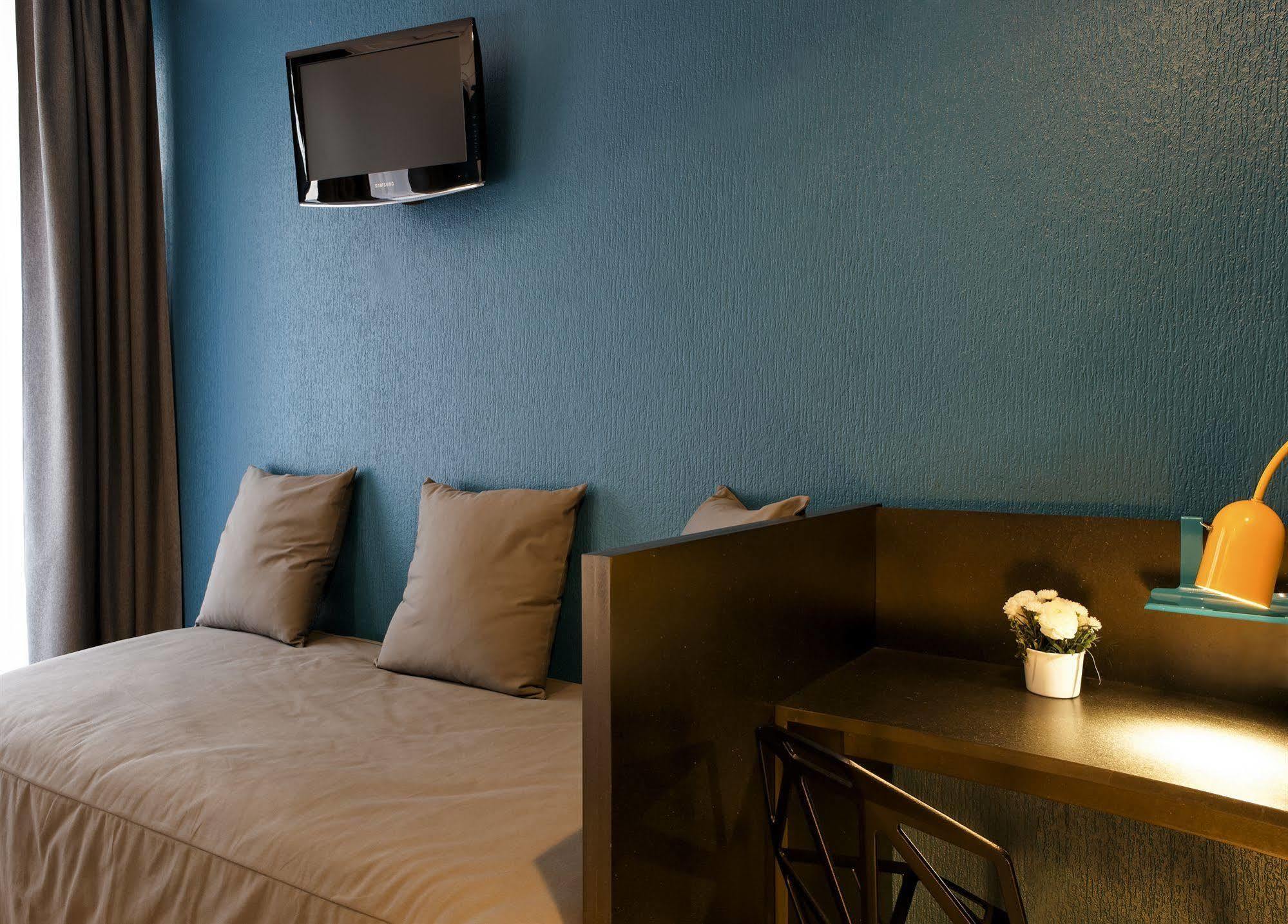 Hotel Daval Paris Bagian luar foto