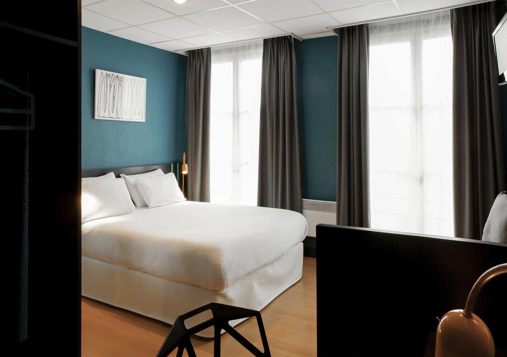 Hotel Daval Paris Bagian luar foto
